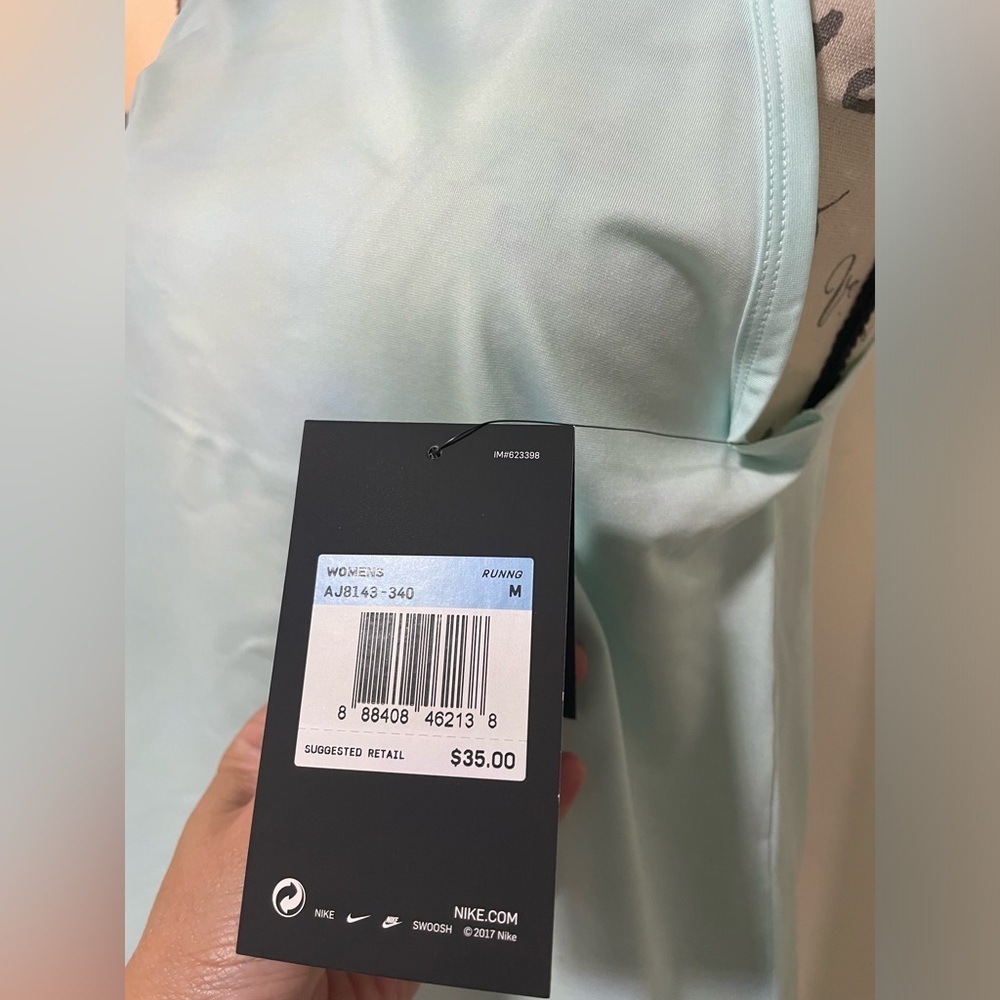 ⭐️ Nike Dri fit woman’s tank SZ medium NWT - Picture 10 of 10